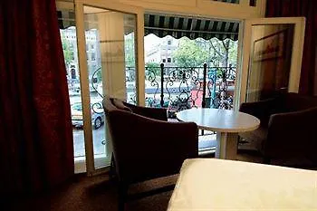 Singel Hotell 3*